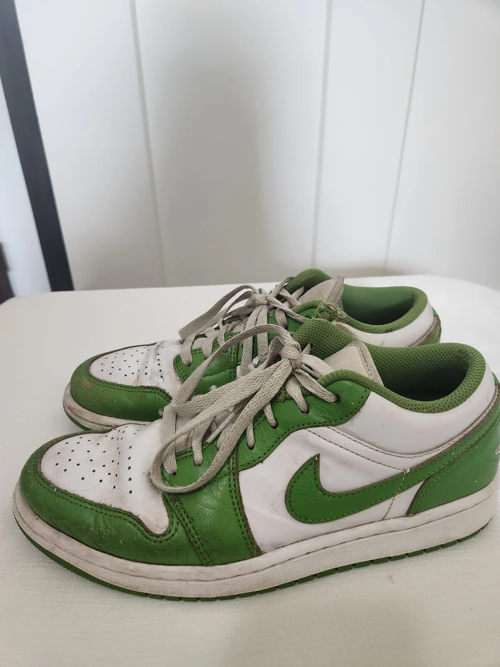 Nike Air Jordan 1 Low SE in Chroropyll And White. Mens Size 7